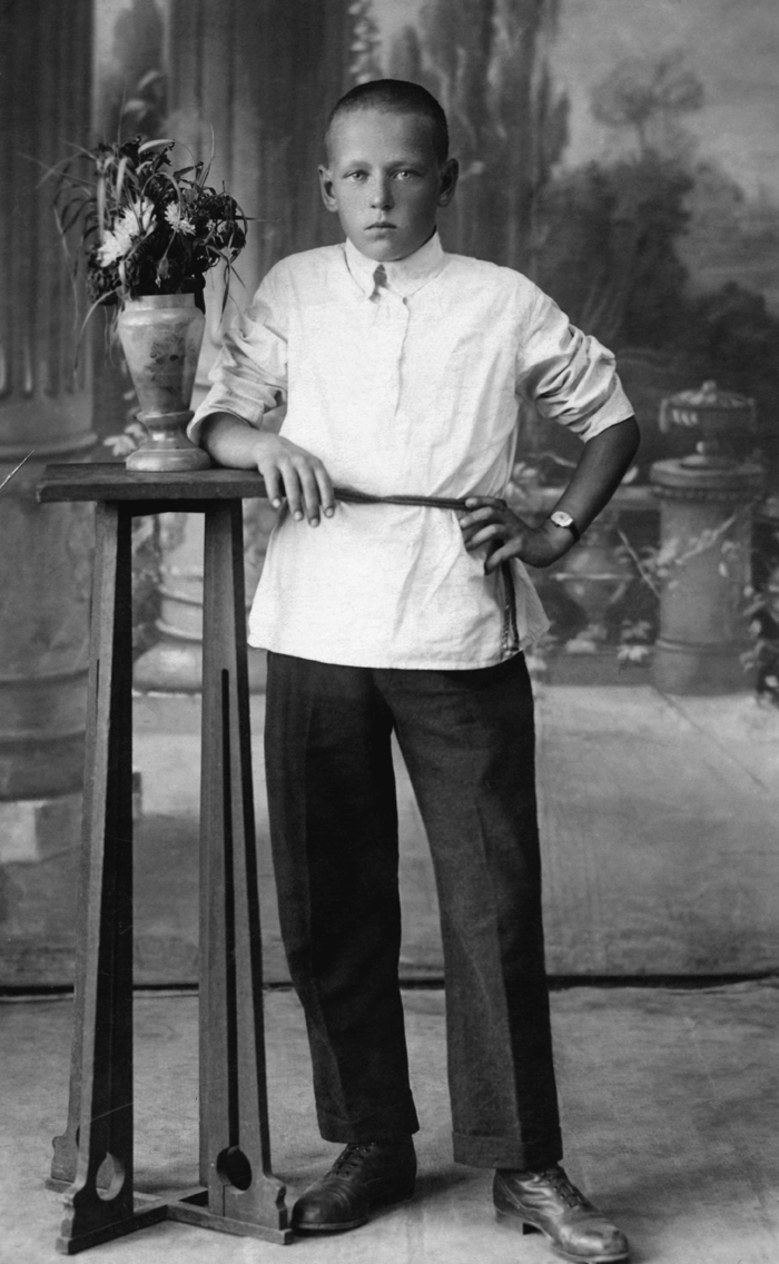 Петр Шелохонов в день рождения, Минск, 1939 г.