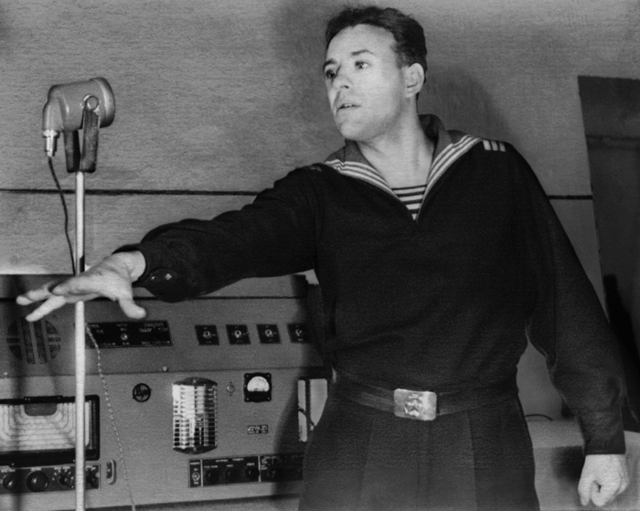 Петр Шелохонов выступает по радио во время службы на Балтийском флоте 1949-1954 гг.