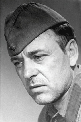 Петр Шелохонов в роли неизвестного солдата, фильм "Шаги в Солнце" 1967